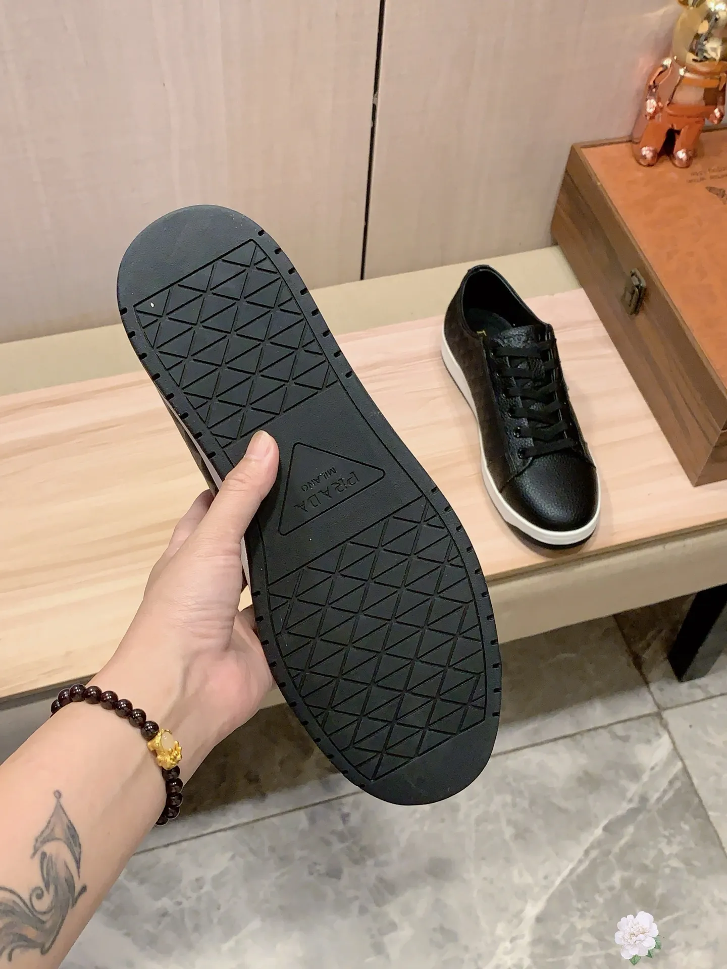 Men's Men's Shoes💰420💰💰🎩🎩[Lightning][Lightning] "PRADA*" The latest and most popular casual shoes, top brand [seduce] luxury~purchase, top~quality. [Strong] The upper is made of imported breathable cowhide with material ➕ breathable sheepskin lining (•) and fine workmanship. The original stylish and stylish soft rubber wear-resistant and non-slip outsole is light and comfortable on the feet. The real thing looks better when photographed in real life. No. 143: Code: 38-44, 45 can be customized, 3️⃣ colors are available
